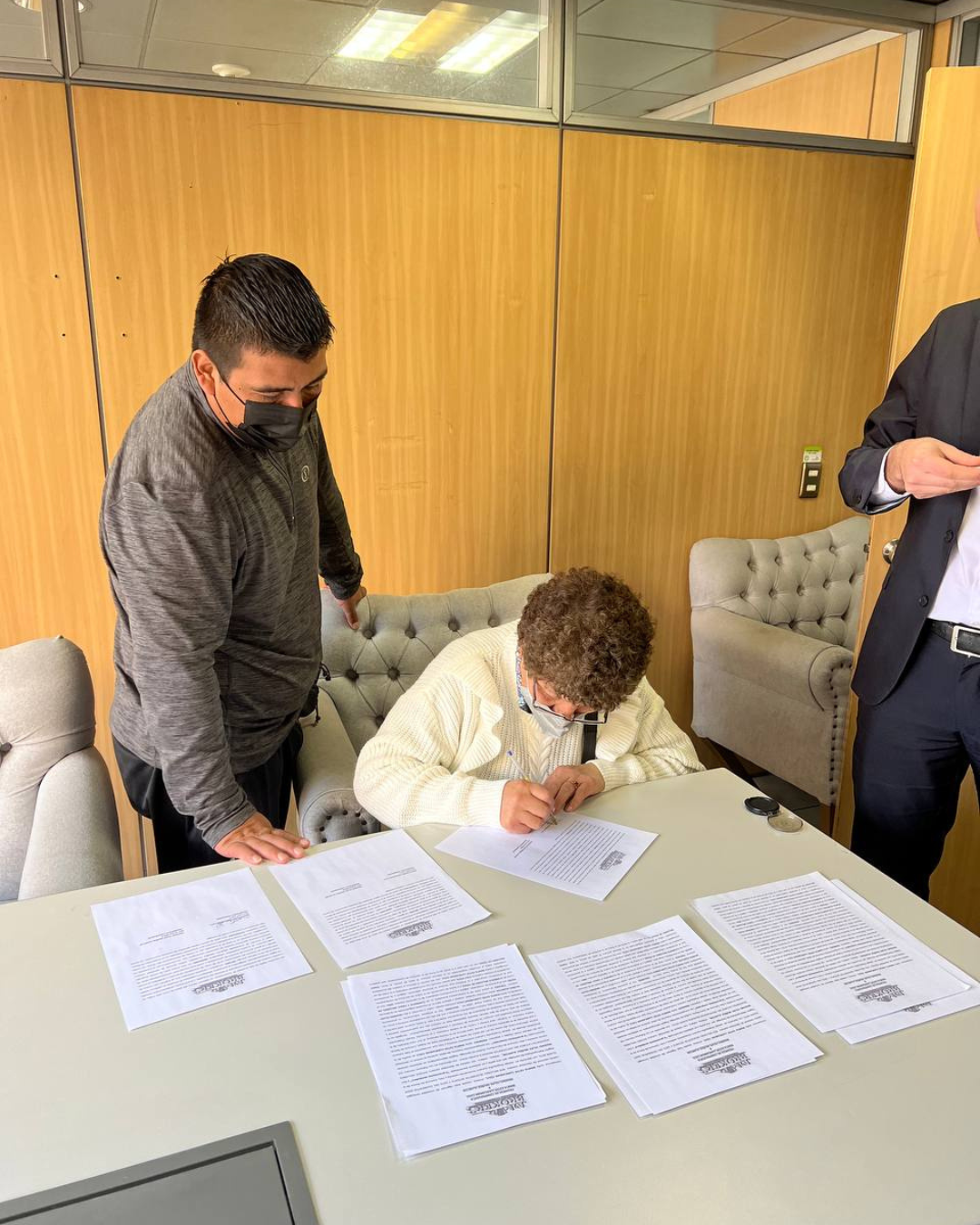 Post para Instagram Casa en Venta Moderno Marrón y Rosa (24)